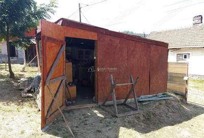 Casă cu Teren 1439 Mp în Anina