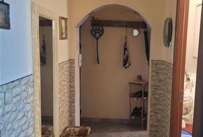 Apartament cu 3 camere nedecomandat în 9 Mai - 8