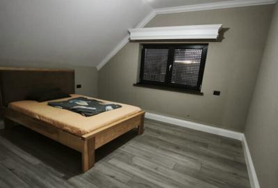 Casa cu 8 camere, 750 mp teren , Radauti - 32