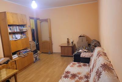 Apartament cu 2 camere decomandat în Micro 20 - 1