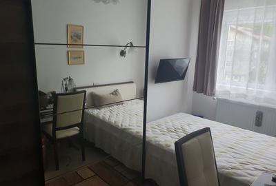 Apartament de 3 camere - Sinaia, zona centrala - 1