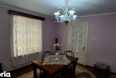 Casă cu 4 camere cu Teren 1600 Mp în Poiana