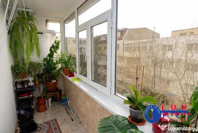 Apartament cu 3 camere decomandat în Central - 2