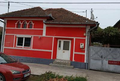 Casă cu 4 camere cu Teren 440 Mp în Central