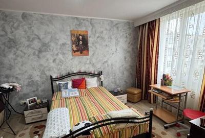 Vand apartament cu 2 camere decomandat - 12