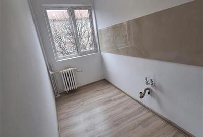 Apartament cu 4 camere semidecomandat în Circumvalațiunii - 11