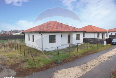 Casă cu 4 camere cu Teren 330 Mp în Stupini - 2