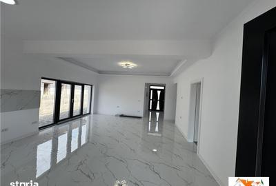 Casă cu 4 camere cu Teren 424 Mp în Central - 2