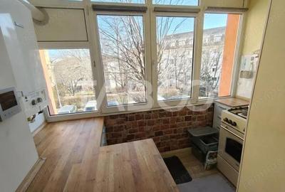 Apartament cu 3 camere decomandat, mobilat în Vasile Aaron - 2