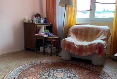 Apartament cu 3 camere decomandat, mobilat în Tei