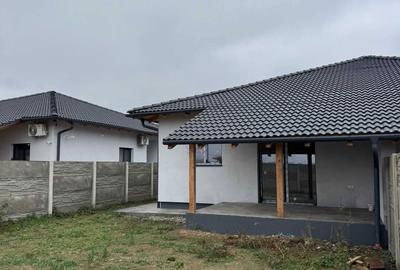 Casă cu 4 camere în Moșnița Nouă - 8