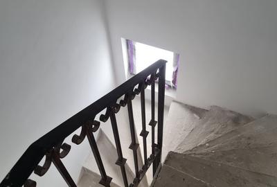 Casă cu 4 camere în Central - 2