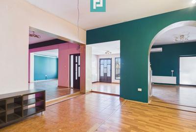 Casă individuală cu 10 camere cu Canalizare în Torontalului - 3