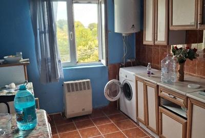 Apartament cu 2 camere decomandat în Micro 14 - 2