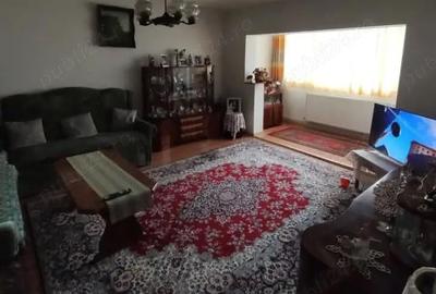 Apartament cu 3 camere decomandat în Răcădău - 2