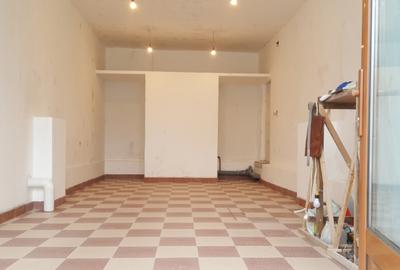 SPATIU COMERCIAL 50 m.p, stradal, la 100 m de Spital Judetean - 1