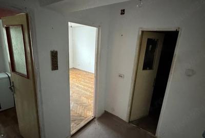 Garsonieră decomandată în Central - 2