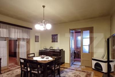 Casa renovabila cu 2 spatii comerciale, 416.6 mp, teren de 7 - 6