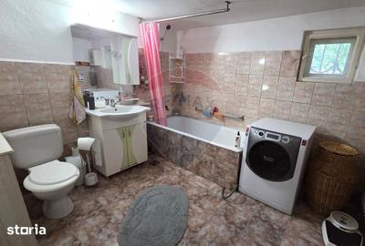 Casă cu 3 camere cu Teren 5800 Mp în Central - 11