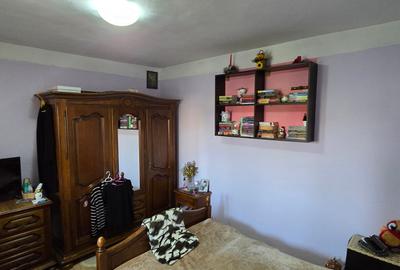 2 camere de vanzare , etajul 2, ultracentral Odobesti. - 2