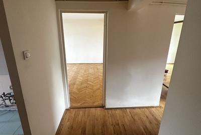 Apartament cu 4 camere decomandat în Central - 2