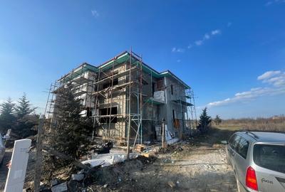 Duplex cu 5 camere cu Canalizare în Nord - 1