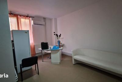 Spațiu comercial, de 19 mp, în Central