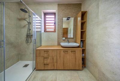 VILA  6 CAMERE/ TREI BRAZI, PREDEAL - 7
