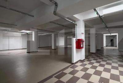 Spațiu comercial, de 850 mp, în Central - 4