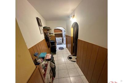 Ap 3 cam, Sud scoala nr 8, 50mp utili, et 1/4, CT - 5