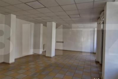 Spațiu comercial, de 82 mp, în Central - 6