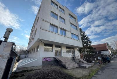 Casă cu 15 camere cu Canalizare în Domenii - 1