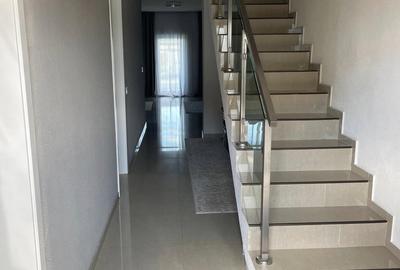 Casă cu 5 camere cu Teren 280 Mp în Lipovei - 1