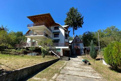 Casă cu 4 camere cu Teren 3100 Mp în Central - 7