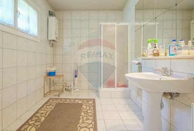 Casă individuală cu 24 camere cu Garaj în Schei - 12