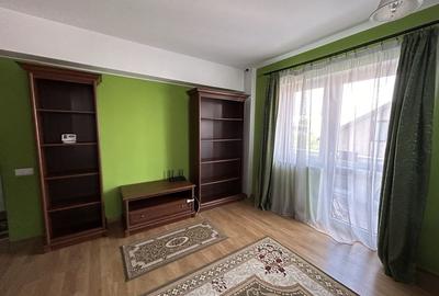 Apartament cu 3 camere decomandat în Exterior Vest