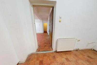 Spațiu comercial, de 81 mp, în Central - 3