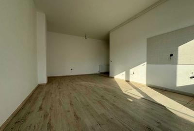 Apartament cu 2 camere semidecomandat în Tractorul - 4