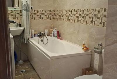 Apartament cu 2 camere decomandat în Apărătorii Patriei