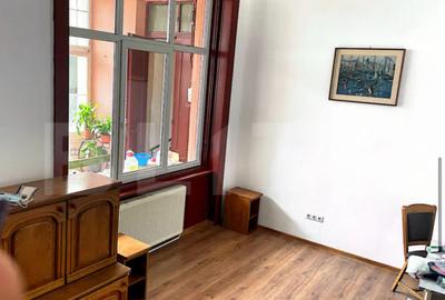Apartament cu 4 camere decomandat în Central - 2