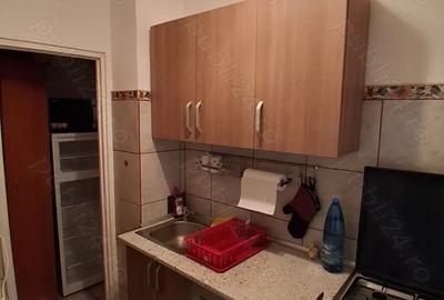 Inchiriez garsoniera - 2