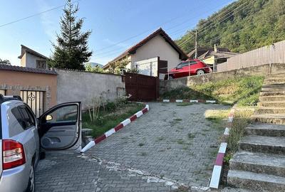 Casă cu 2 camere cu Teren 331 Mp în Central