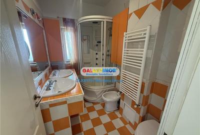 Apartament cu 3 camere semidecomandat, mobilat în Central