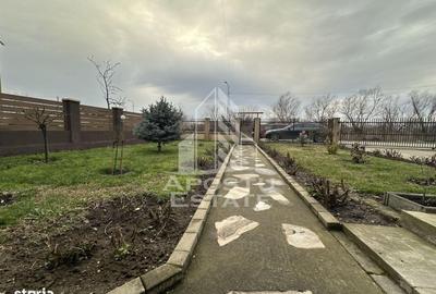 Casă cu 5 camere cu Teren 306 Mp în Sânmihaiu Român - 1