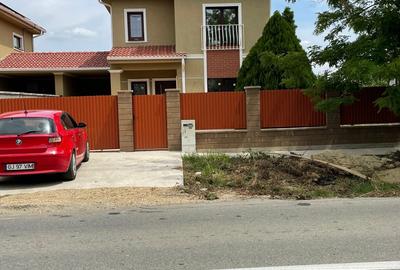 Casa cu garaj, lângă Carrefour, la asfalt - 5 camere, 3 băi - 2