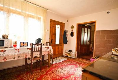 Resedinta traditionala saseasca restaurata, situata in inima localitatii - FILM! - 2