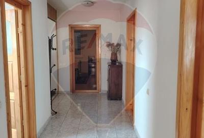 Casă / Vilă cu 8 camere de vânzare în zona Central - 24