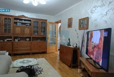 Apartament cu 4 camere decomandat, mobilat în Central