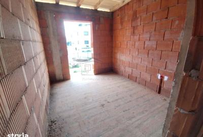 Casă cu 4 camere cu Teren 320 Mp în Ipotești - 3