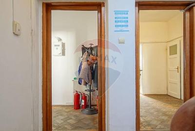 Casă cu 7 camere cu Teren 243 Mp în Tractorul - 5